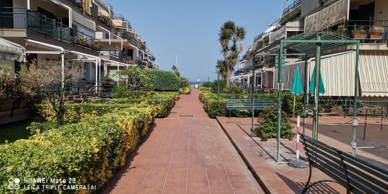 Sea Garden, Fronte Mare Con Piscina Apartamento Mascali Exterior foto