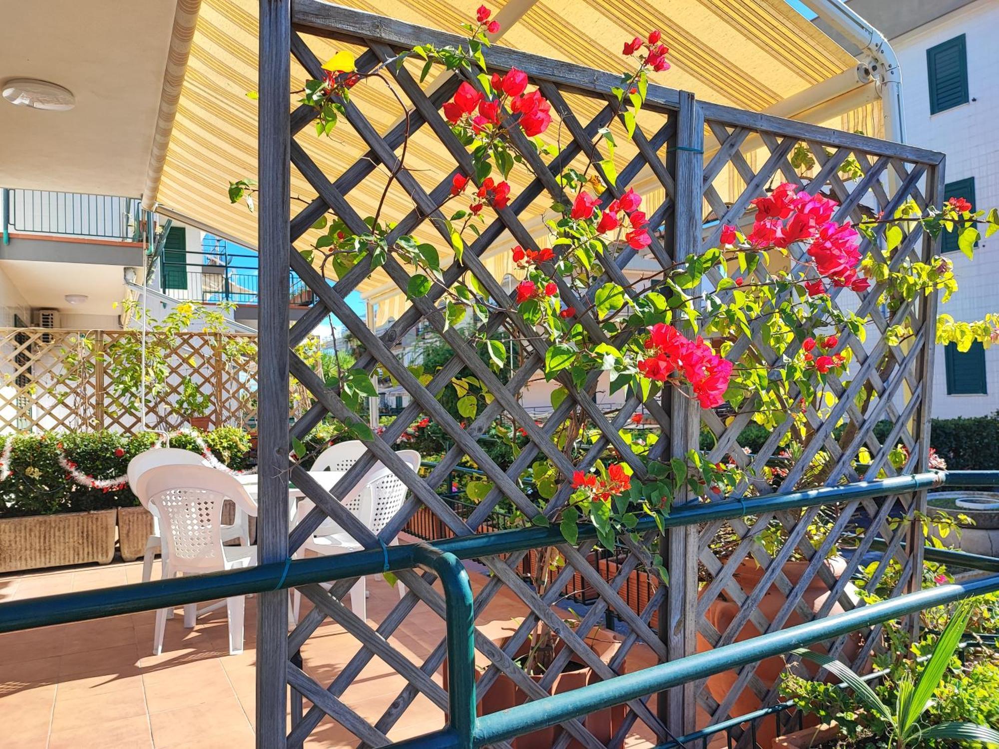 Sea Garden, Fronte Mare Con Piscina Apartamento Mascali Exterior foto