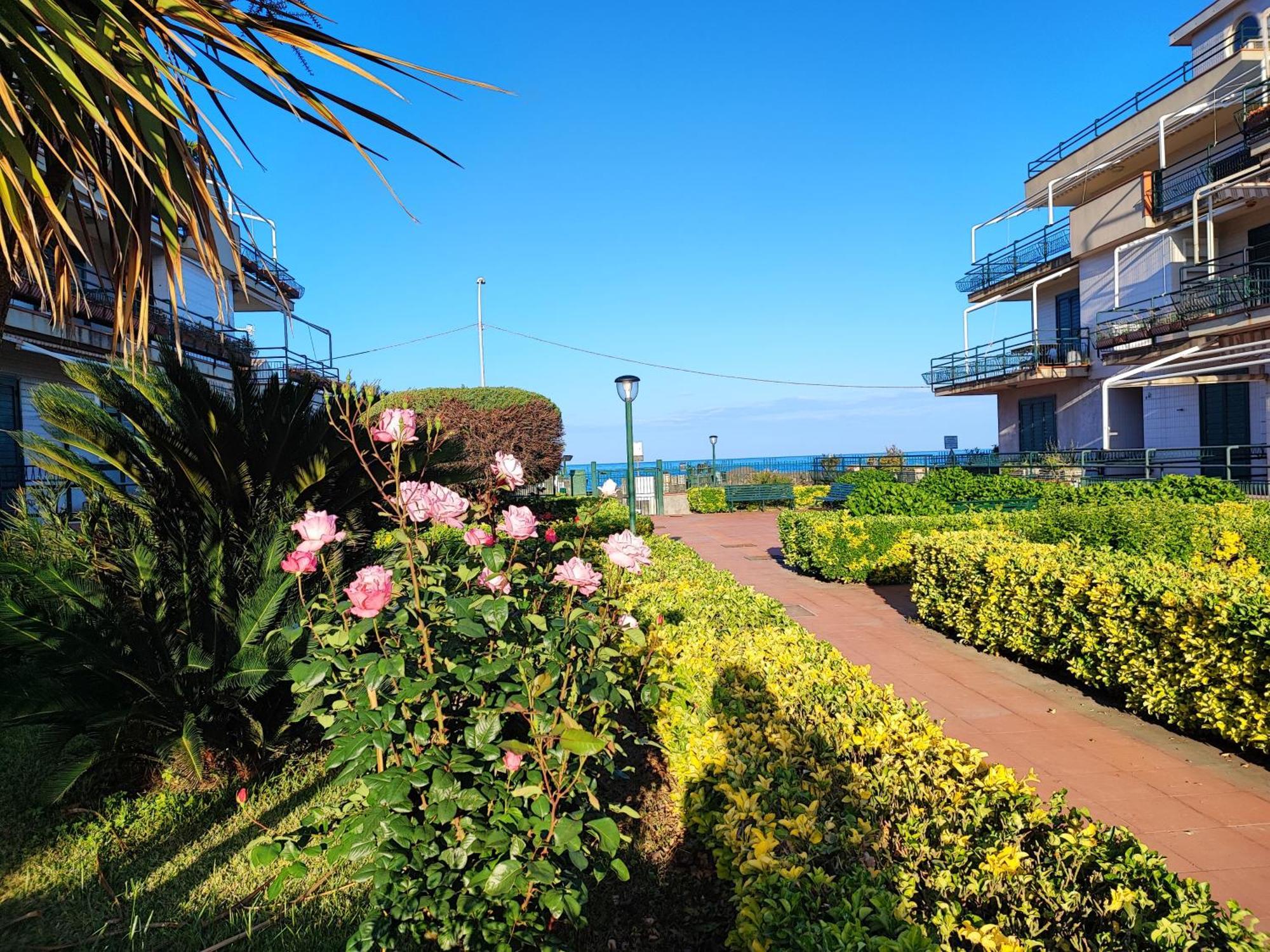 Sea Garden, Fronte Mare Con Piscina Apartamento Mascali Exterior foto
